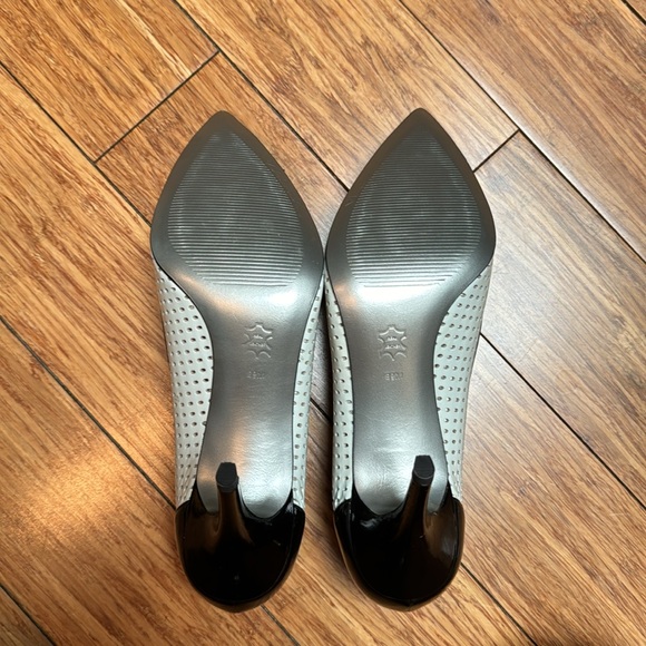 Beautiful black and white Via Spiga pumps - Picture 3 of 6